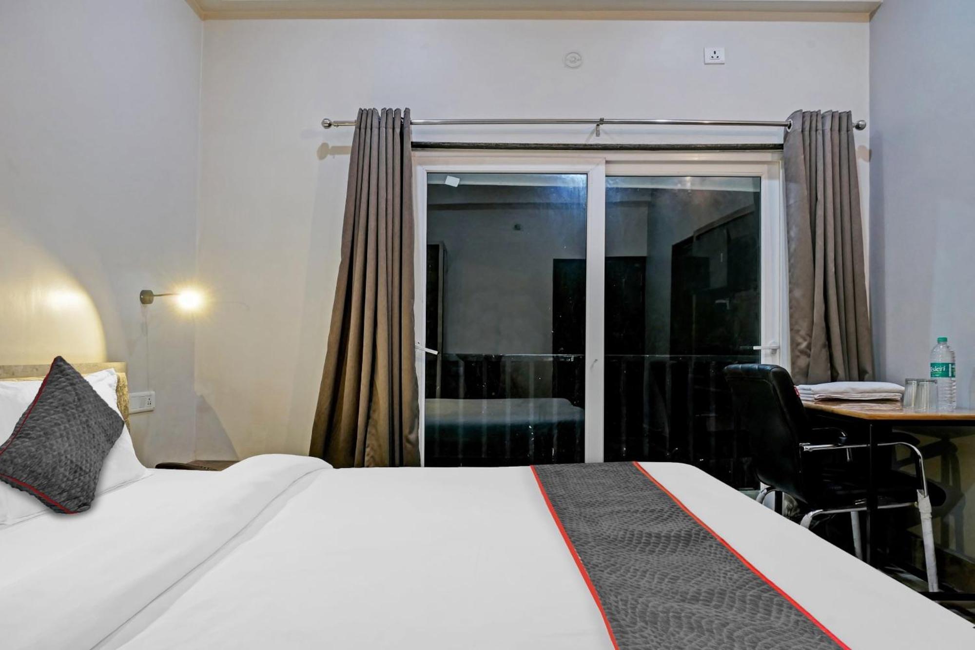 Hotel Townhouse Navneeta Grand à Kakarmatha Extérieur photo