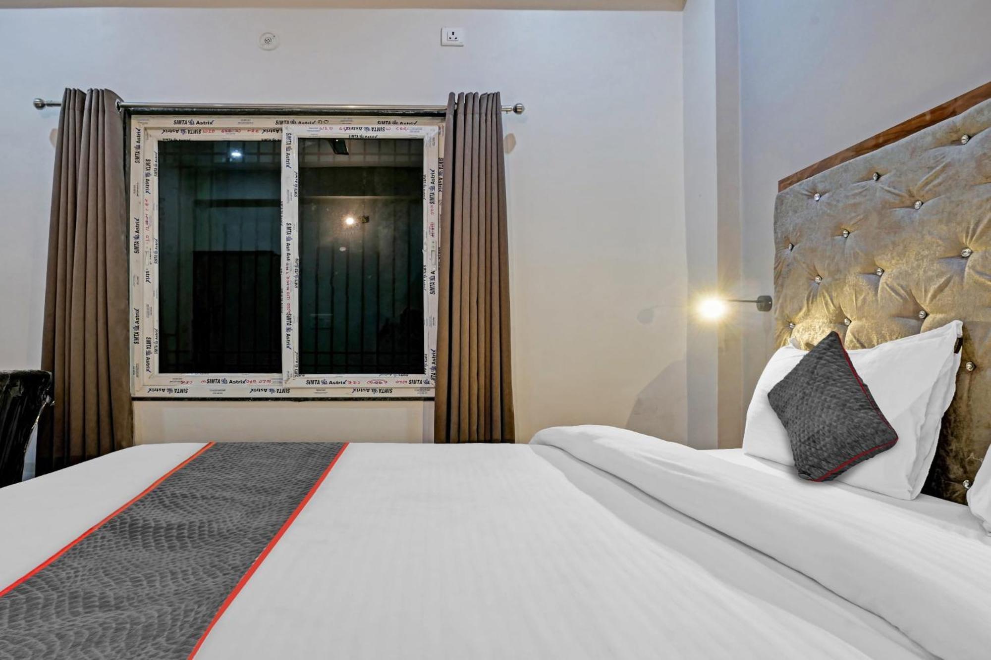 Hotel Townhouse Navneeta Grand à Kakarmatha Extérieur photo