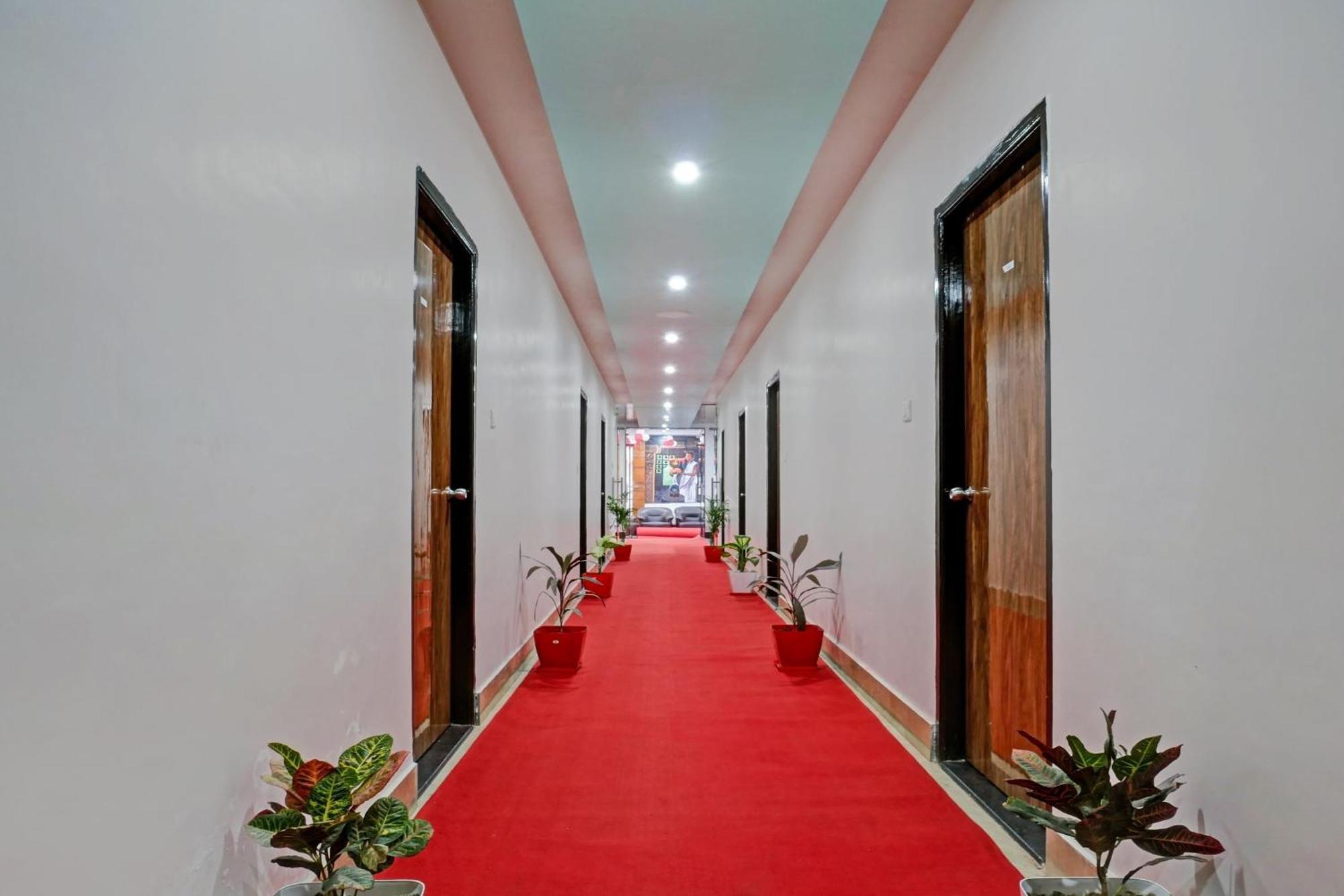 Hotel Townhouse Navneeta Grand à Kakarmatha Extérieur photo