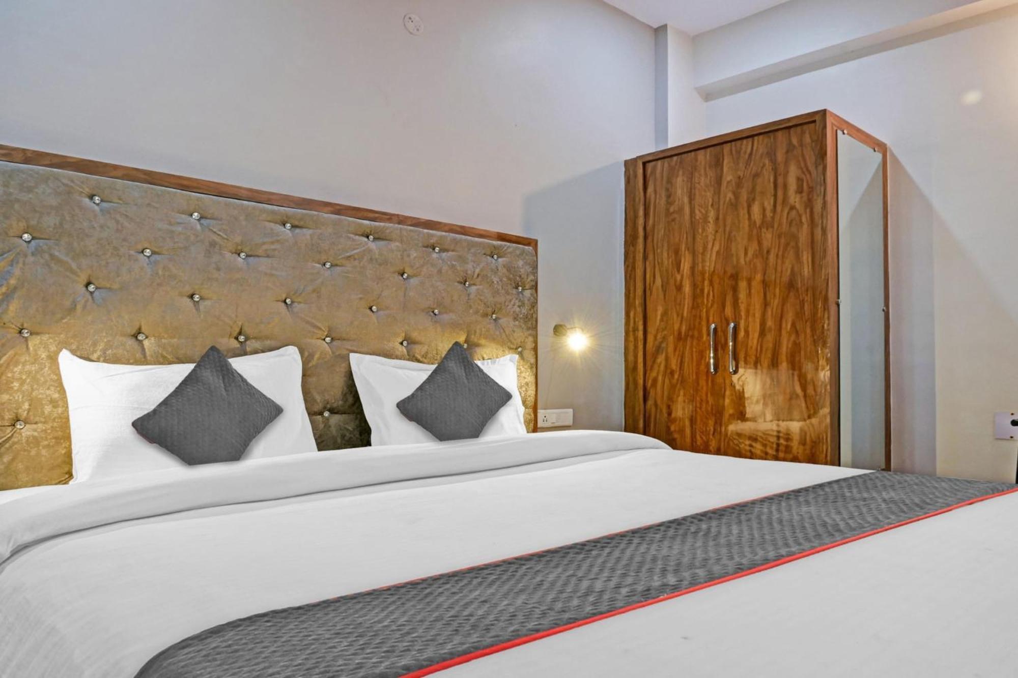 Hotel Townhouse Navneeta Grand à Kakarmatha Extérieur photo