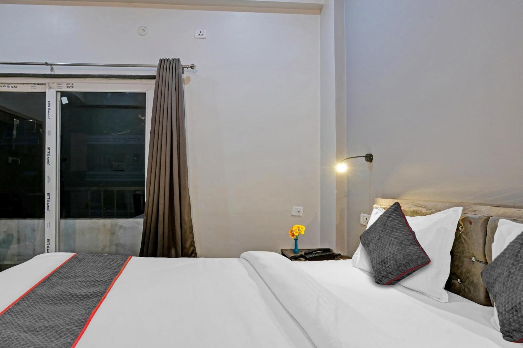 Hotel Townhouse Navneeta Grand à Kakarmatha Extérieur photo