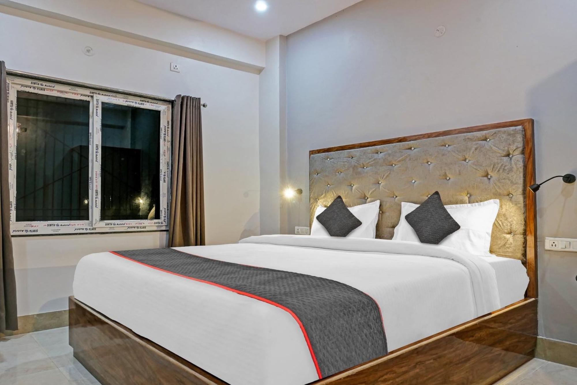Hotel Townhouse Navneeta Grand à Kakarmatha Extérieur photo